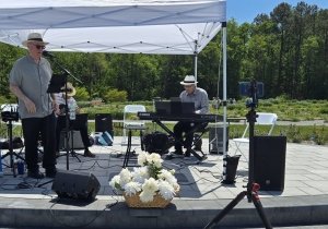 Live Music in the Garden and Monday Meander Guided Tours