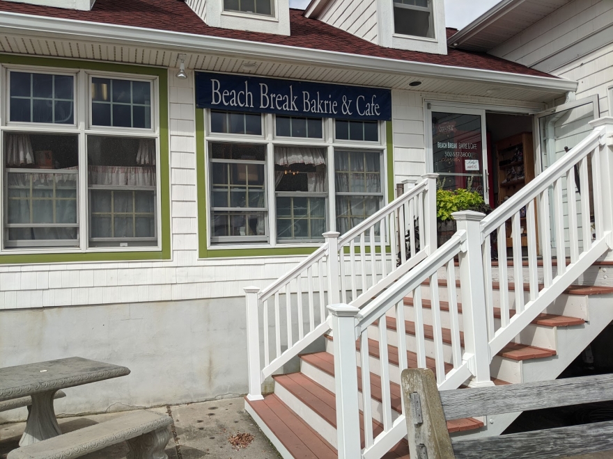 Beach Break Bakrie & Cafe