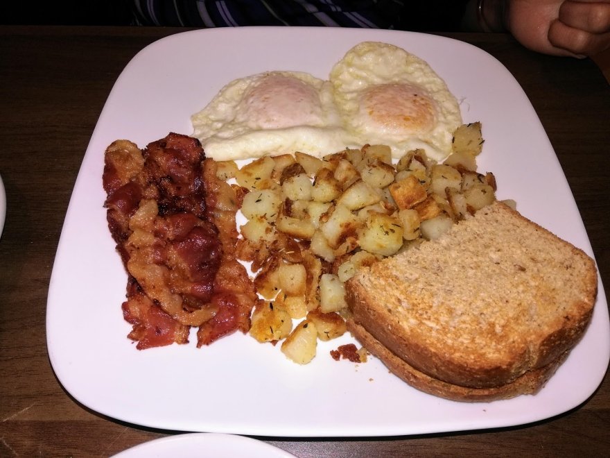 Breakfast Guru Restaurant & Bar