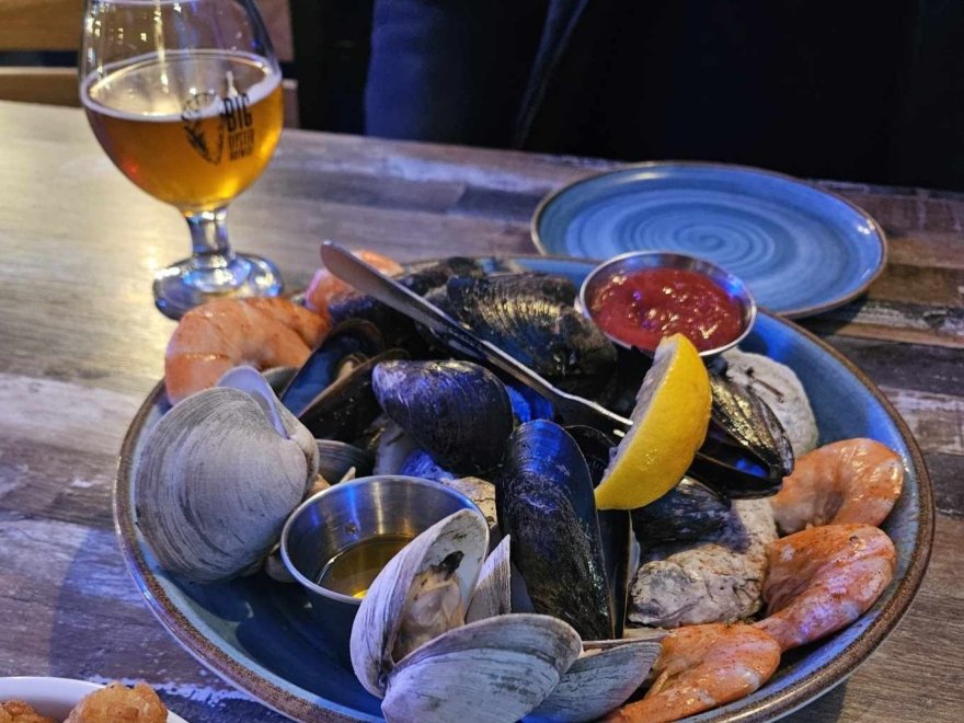 Fins Ale House & Raw Bar