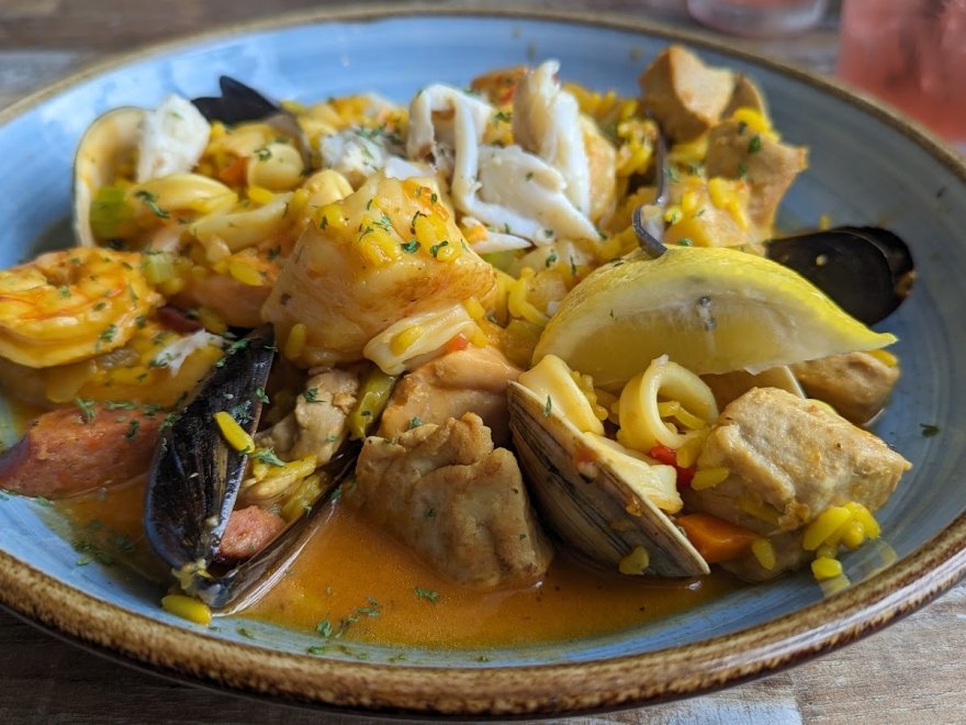 Fins Ale House & Raw Bar