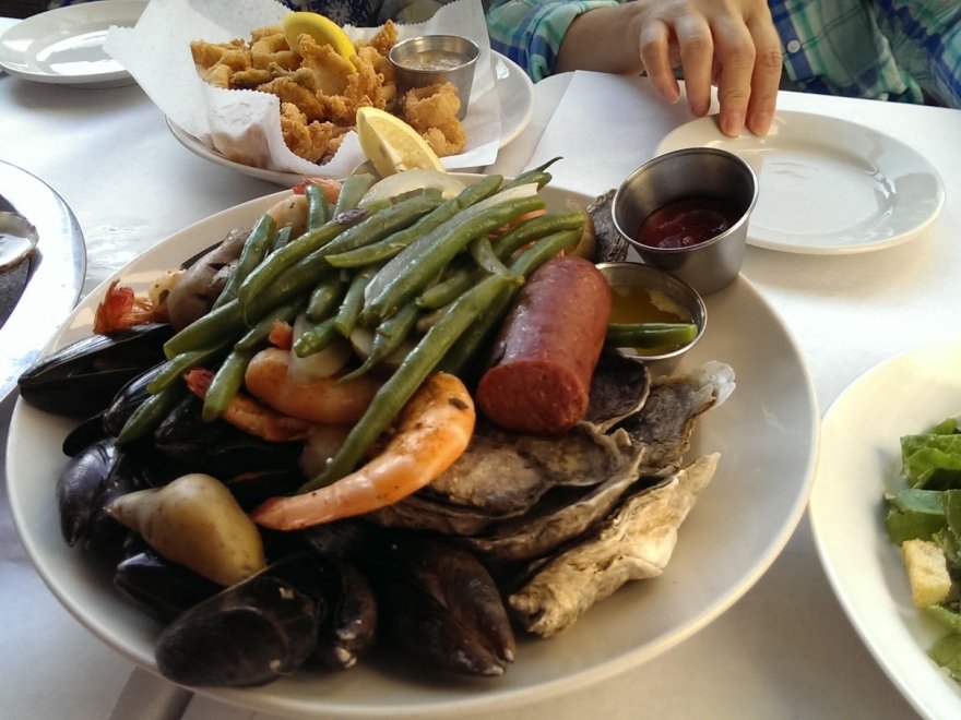 Henlopen City Oyster House
