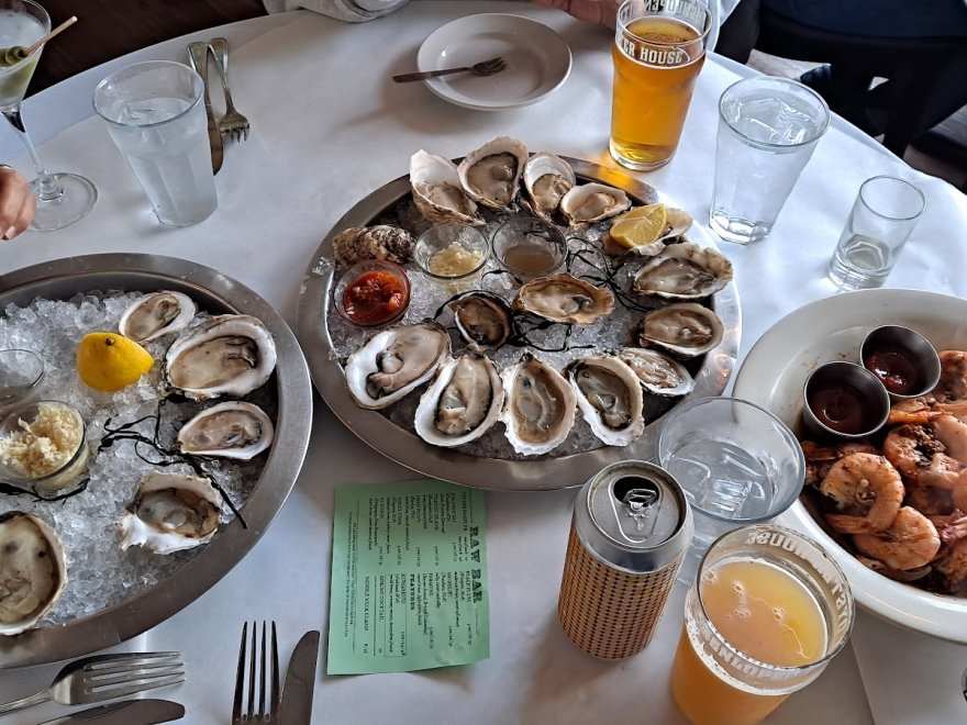 Henlopen City Oyster House
