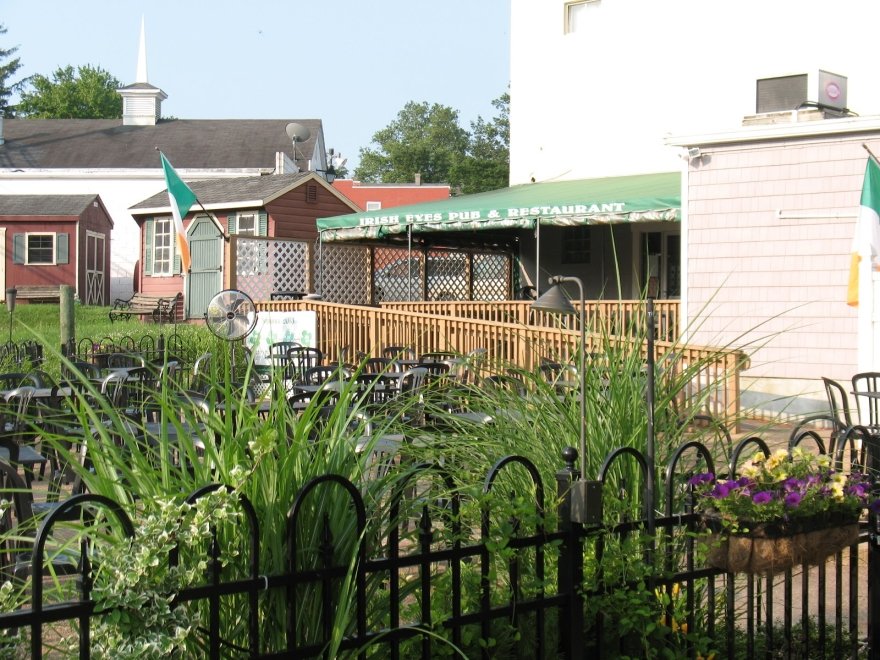 Irish Eyes Pub & Restaurant
