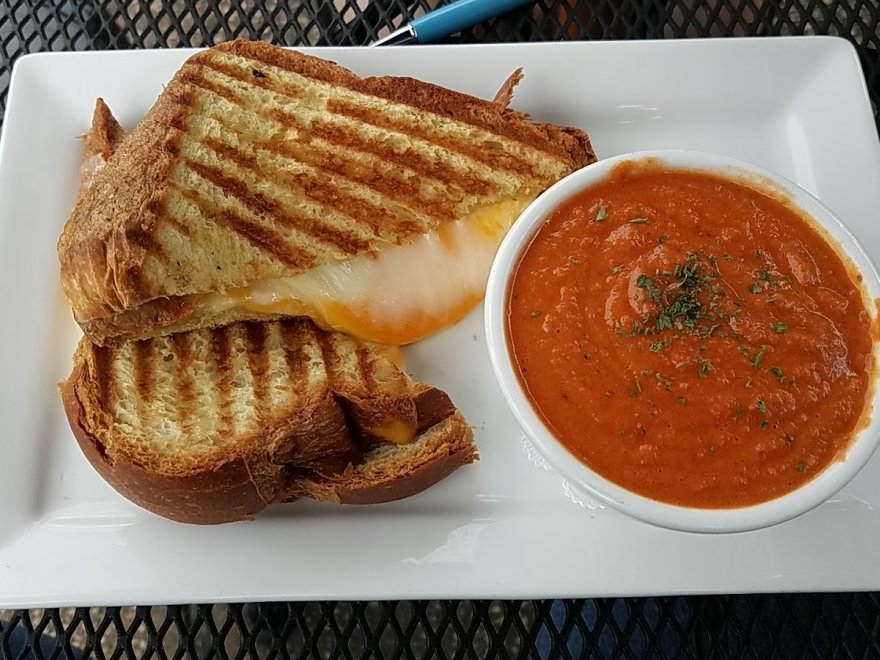 Irish Eyes Pub & Restaurant