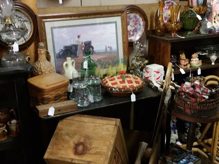 Marketplace Antiques & Collectibles LLC