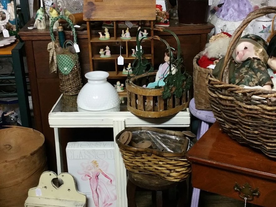 Marketplace Antiques & Collectibles LLC